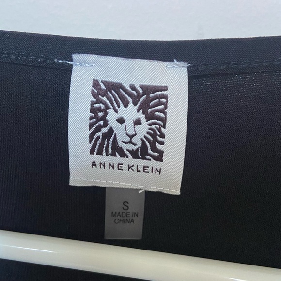 Anne Klein Black Sleeveless Top with Gold Accents size small - Picture 2 of 4